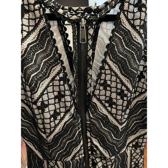 Free People Cut out Fit and Flare Black Lace Dress- Size 2 - Picture 5 of 8